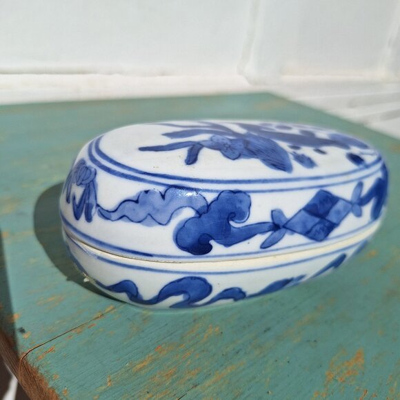 Vintage Porcelain Box Chinoiserie Blue and White Bird Lid Handmade Glass Ceramic - Picture 6 of 17